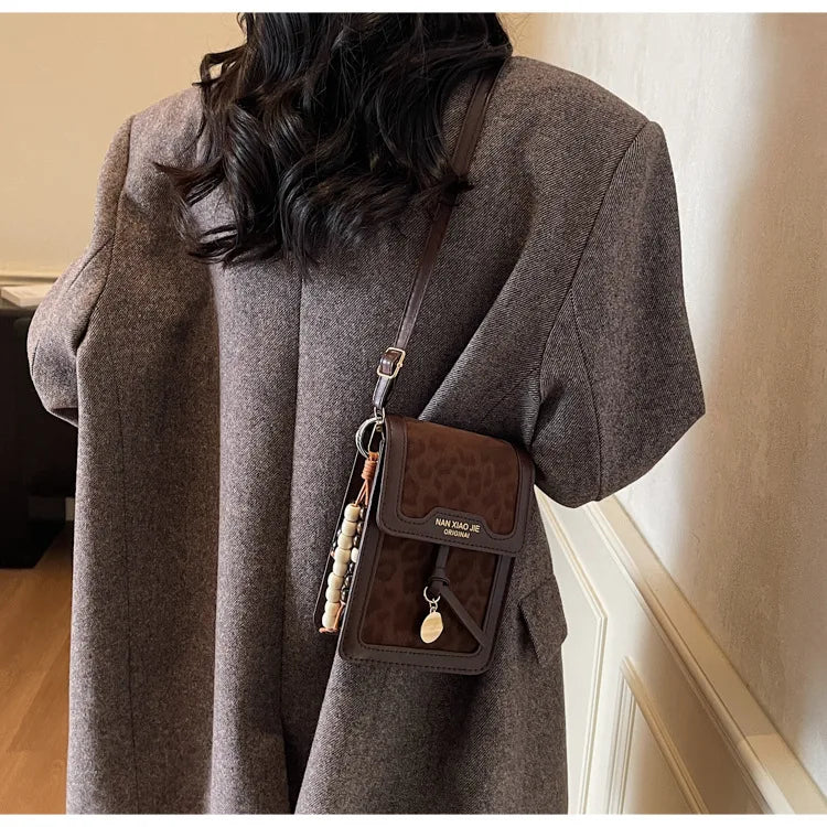 Cell Phone Crossbody Bag for Women Leopard Print PU Leather Purse with Charms Fashion Mini Shoulder Bag for Daily Shopping