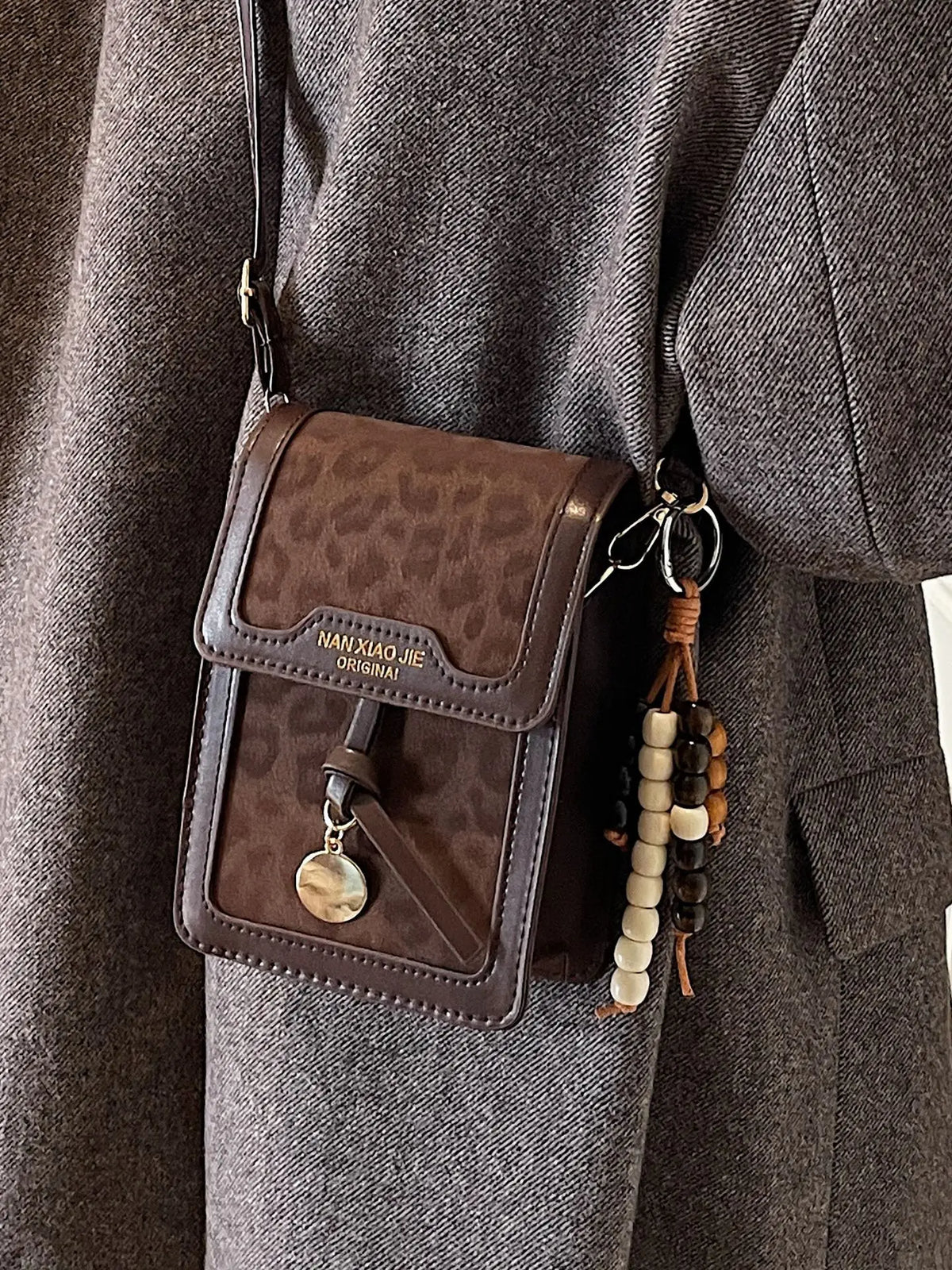 Cell Phone Crossbody Bag for Women Leopard Print PU Leather Purse with Charms Fashion Mini Shoulder Bag for Daily Shopping