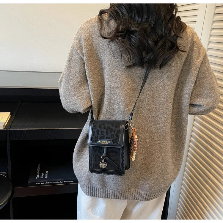 Cell Phone Crossbody Bag for Women Leopard Print PU Leather Purse with Charms Fashion Mini Shoulder Bag for Daily Shopping