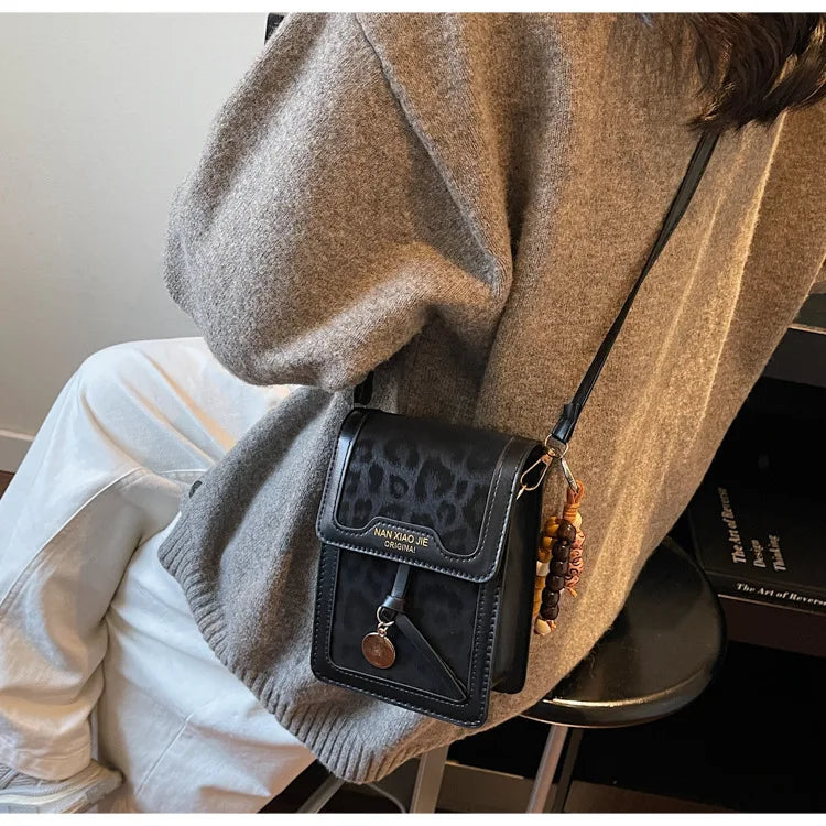 Cell Phone Crossbody Bag for Women Leopard Print PU Leather Purse with Charms Fashion Mini Shoulder Bag for Daily Shopping