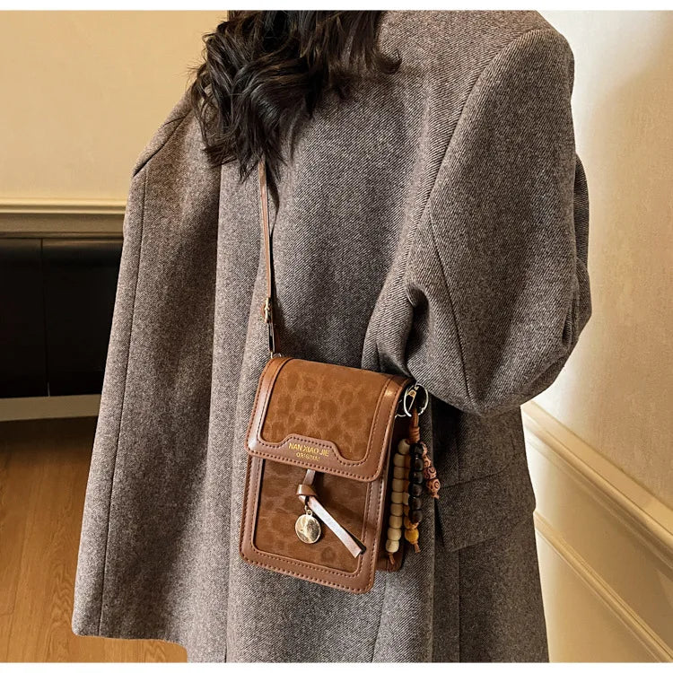 Cell Phone Crossbody Bag for Women Leopard Print PU Leather Purse with Charms Fashion Mini Shoulder Bag for Daily Shopping