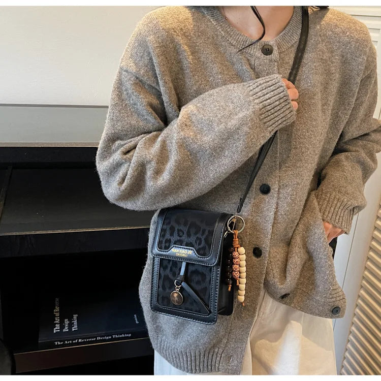 Cell Phone Crossbody Bag for Women Leopard Print PU Leather Purse with Charms Fashion Mini Shoulder Bag for Daily Shopping