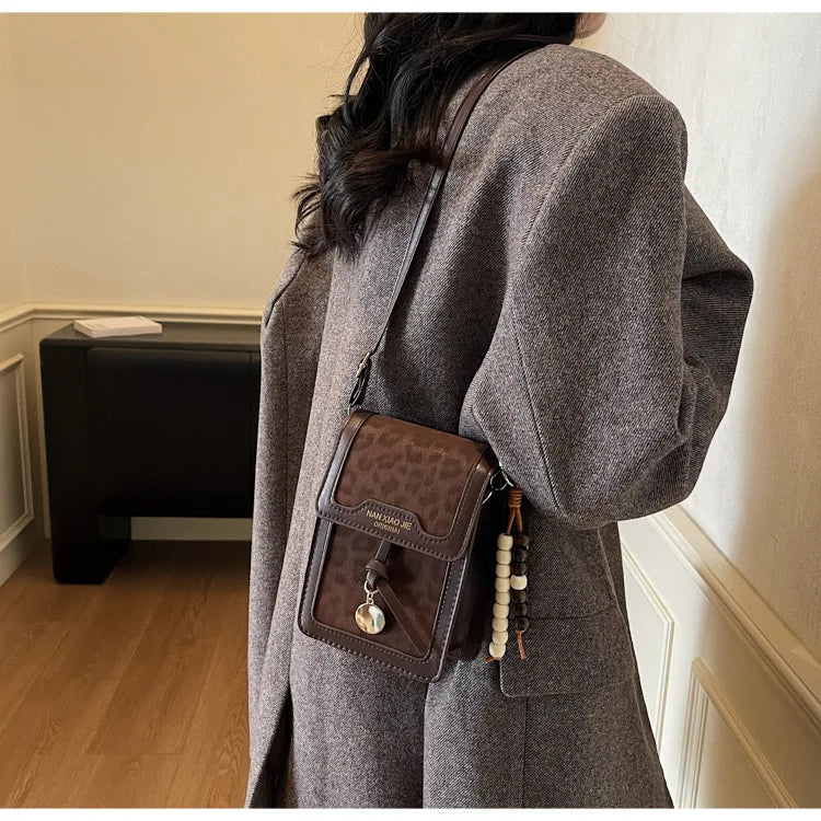 Cell Phone Crossbody Bag for Women Leopard Print PU Leather Purse with Charms Fashion Mini Shoulder Bag for Daily Shopping
